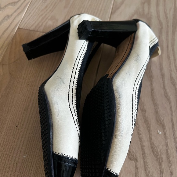 Classic Chanel Elastic Ballet Interlocking CC Logo Pumps - Picture 3 of 3